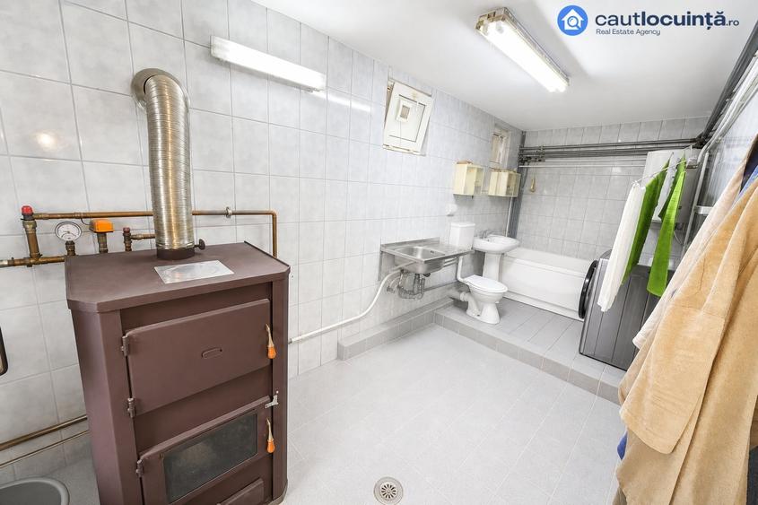 Casă individuală cu 7 camere cu Canalizare în Rahova