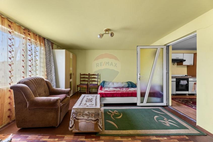 Casă individuală cu 4 camere cu Teren 2422 Mp în Șiria