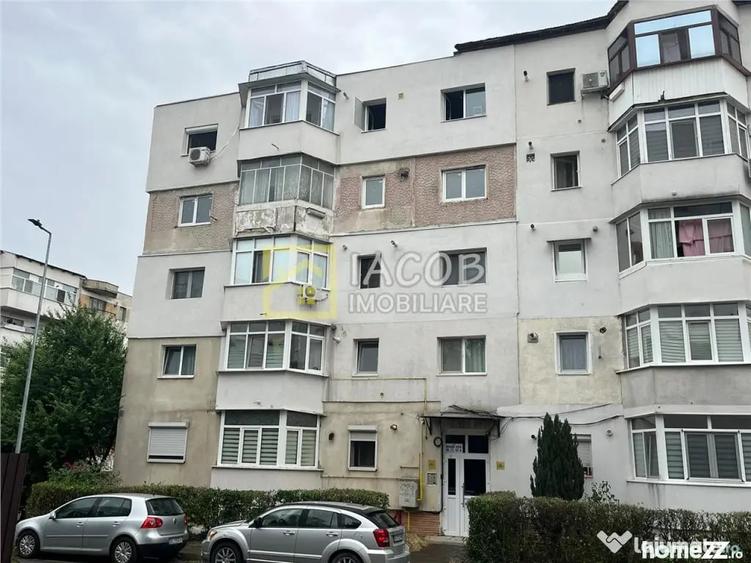 Apartament cu 3 camere semidecomandat în Central