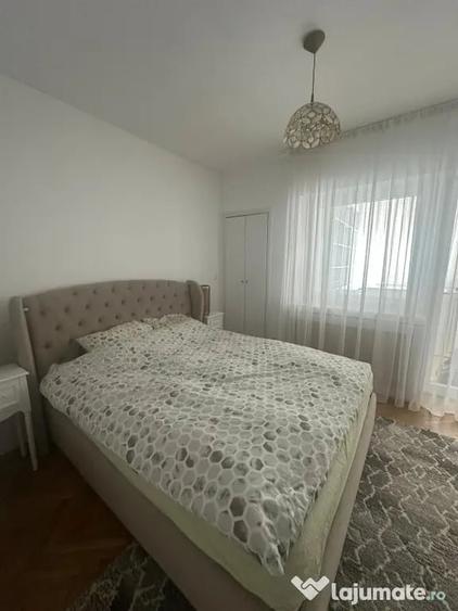 Apartament cu 3 camere semidecomandat în Ultracentral