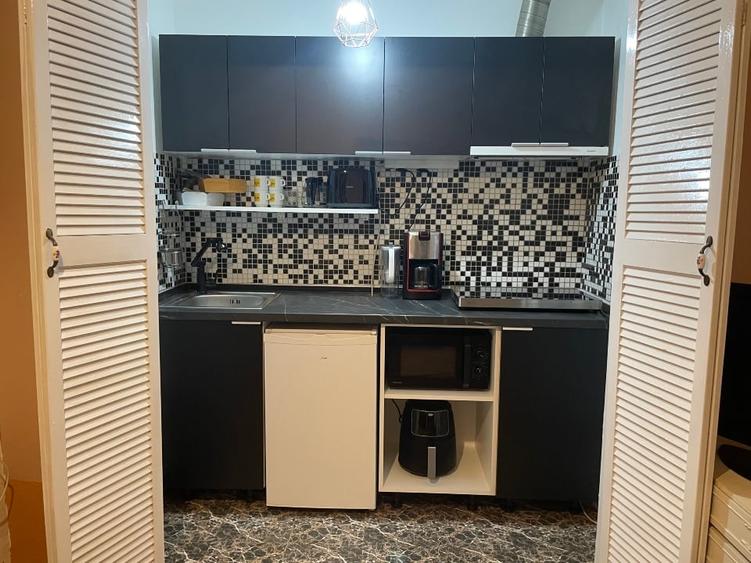 Apartament cu 2 camere semidecomandat, mobilat în Universitate