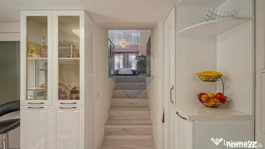 Casă cu 6 camere cu Teren 494 Mp în Vulcan
