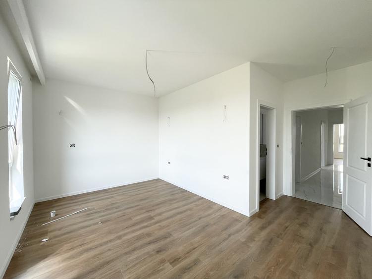Duplex cu 4 camere cu Teren 340 Mp în Urseni