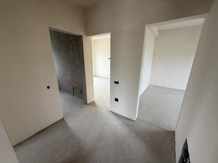 Duplex cu 4 camere cu Canalizare în Florești