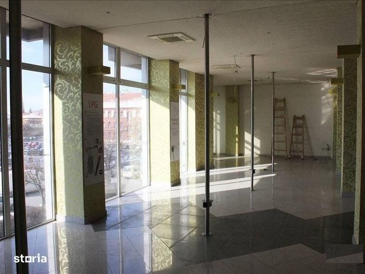 Spațiu comercial, de 204 mp, în Central