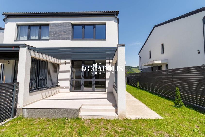 Duplex cu 3 camere cu Teren 193.30000305176 Mp în Sânpetru