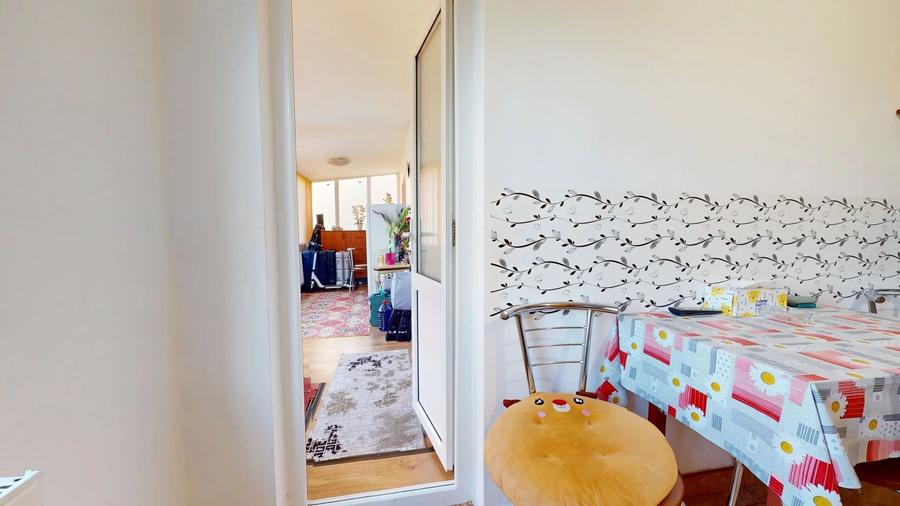 Apartament cu 3 camere semidecomandat în Gemenii