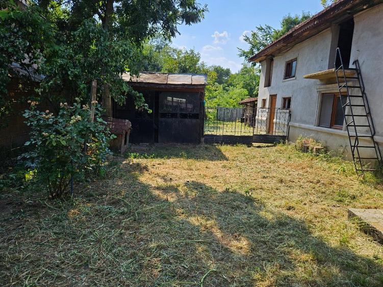 Casă cu 5 camere cu Teren 1000 Mp în Odobești