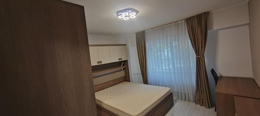 Garsonieră decomandată în Decebal