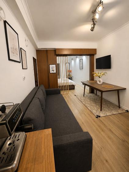 Apartament cu 3 camere nedecomandat, mobilat în Victoriei