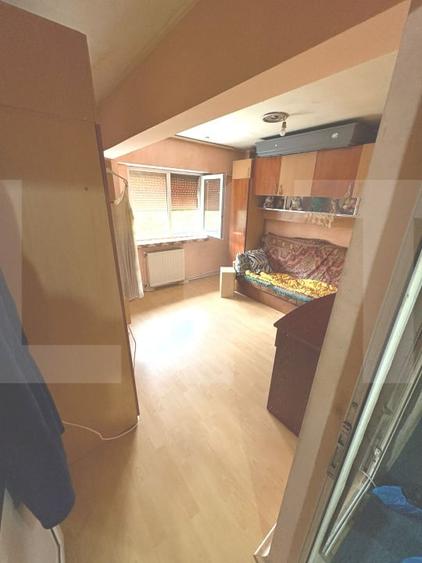 Apartament cu 3 camere decomandat, mobilat în Sud-Vest