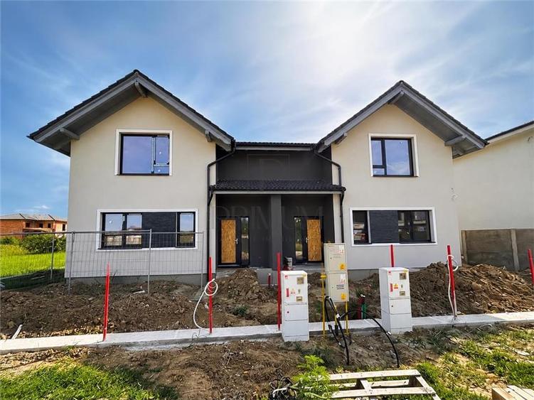 Duplex cu 4 camere cu Canalizare în Moșnița Nouă