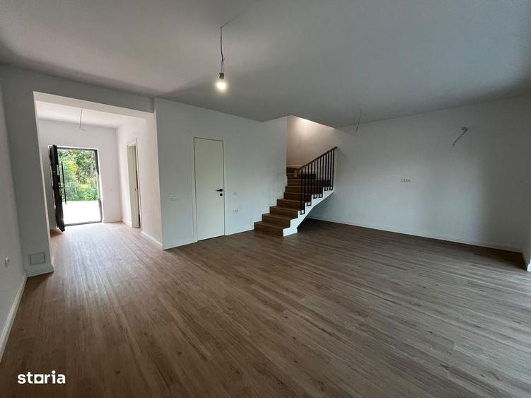 Casă cu 4 camere în Mogoșoaia