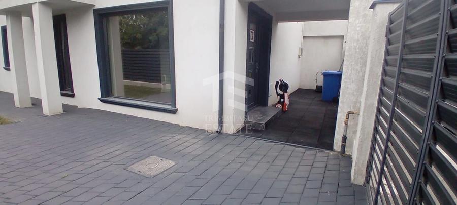 Casă individuală cu 7 camere cu Canalizare în Colentina