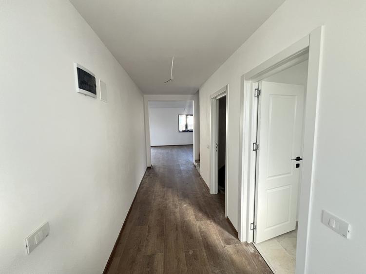 Duplex cu 4 camere cu Teren 250 Mp în Tărlungeni