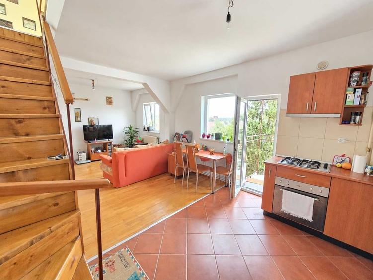 Apartament cu 3 camere semidecomandat în Central