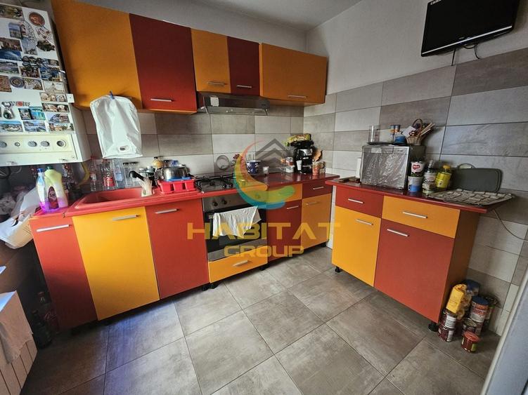 Casă individuală cu 7 camere cu Canalizare în Vitan
