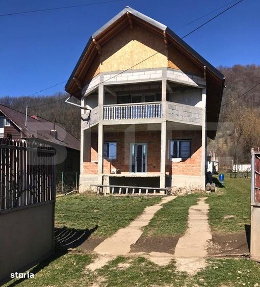 Casă cu 4 camere în Băltița