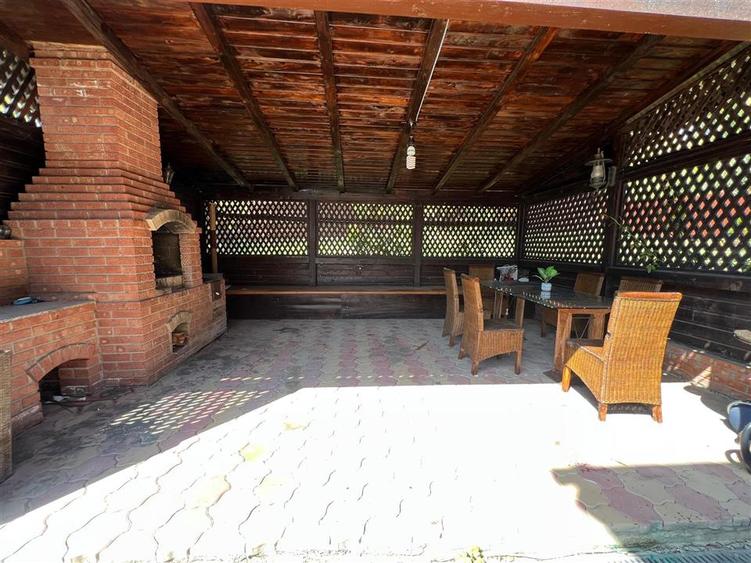 Casă cu 7 camere cu Teren 750 Mp în Vișan