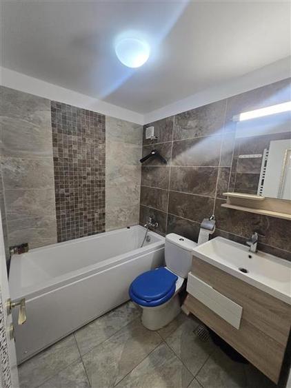 Apartament cu 2 camere semidecomandat în Tei