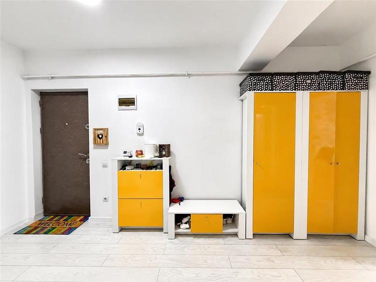 Apartament cu 3 camere decomandat, mobilat în Turnișor