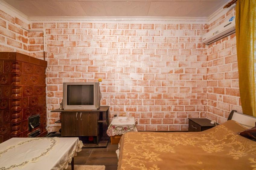 Apartament cu 3 camere semidecomandat, mobilat în Dâmbovița