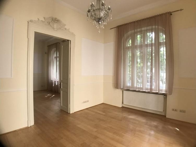 Casă cu 13 camere cu Teren 458 Mp în Armeneasca