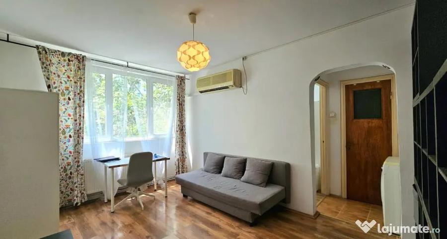 Apartament cu 3 camere semidecomandat în Drumul Taberei