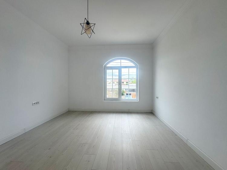 Duplex cu 4 camere cu Canalizare în Moșnița Nouă
