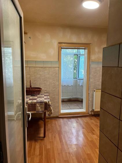 Apartament cu 2 camere decomandat în Calarași 4