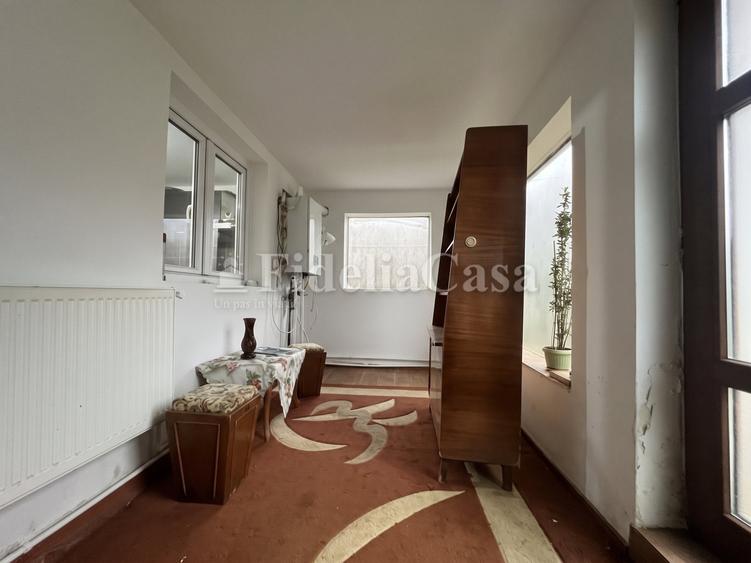 Casă cu 3 camere decomandat cu Teren 230 Mp în Valea Adâncă