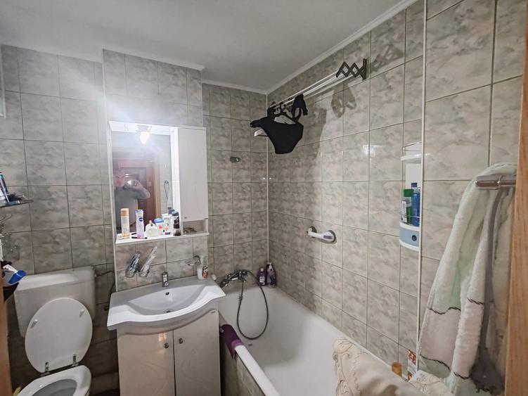 Apartament cu 2 camere decomandat, mobilat în Tractorul