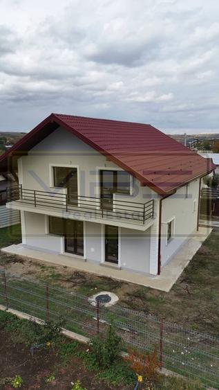 Casă individuală cu 5 camere cu Canalizare în Lunca Cetățuii