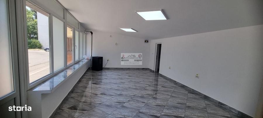 Spațiu comercial, de 65 mp, în Adjud