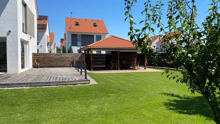 Casă individuală cu 5 camere cu Canalizare în Bartolomeu