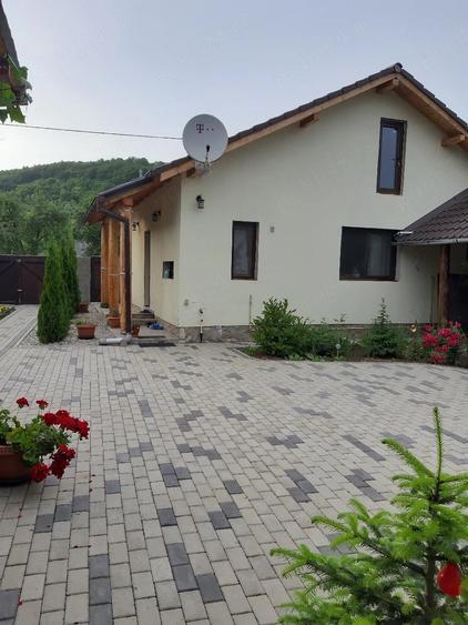 Casă cu 2 camere cu Teren 795 Mp în Central