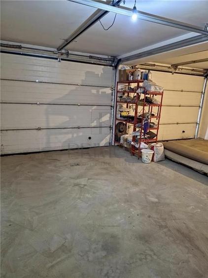 Duplex cu 11 camere cu Canalizare în Lunei