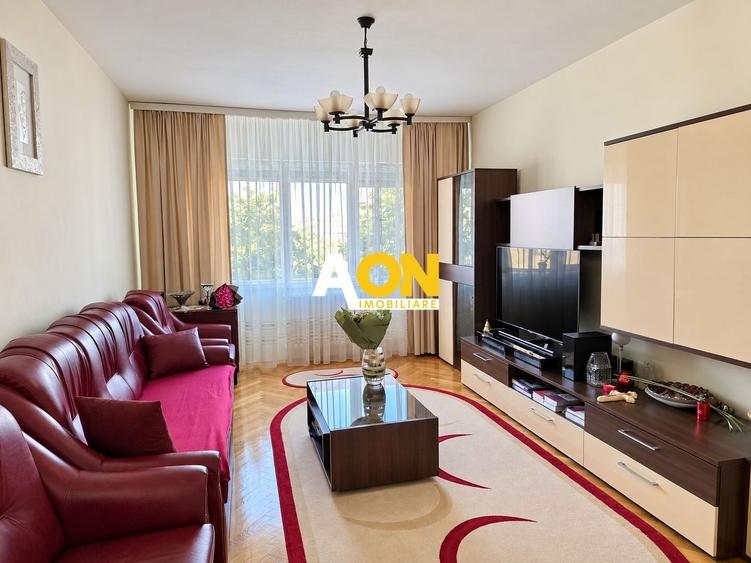 Apartament cu 4 camere decomandat, mobilat în Cetate