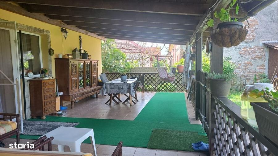 Casă cu 4 camere în Băcia