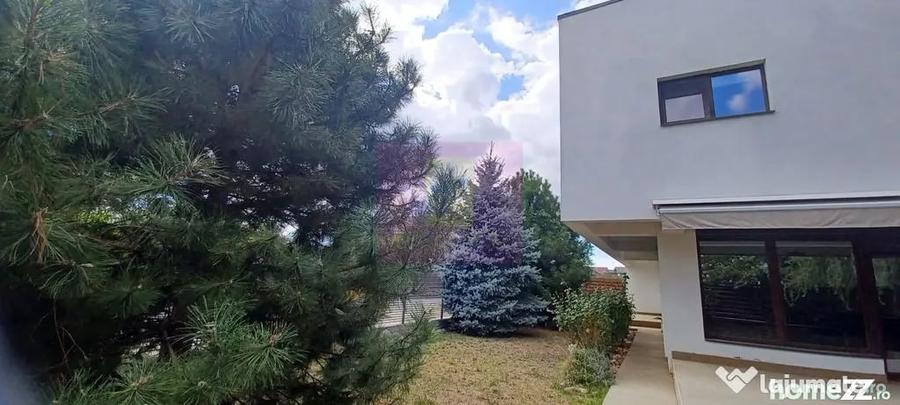 Casă cu 7 camere cu Teren 508 Mp în Săbăreni