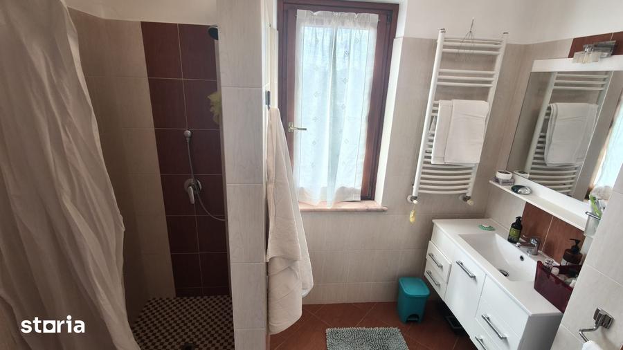 Casă cu 4 camere cu Teren 900 Mp în Central