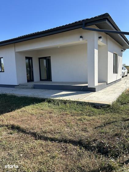Casă cu 3 camere cu Teren 518 Mp în Adunații-Copăceni