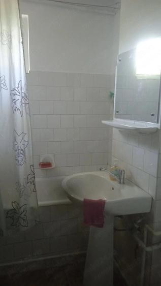 Apartament cu 2 camere decomandat în Micro 20