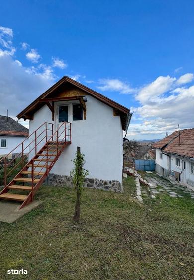 Casă cu 4 camere cu Teren 569 Mp în Cernatu