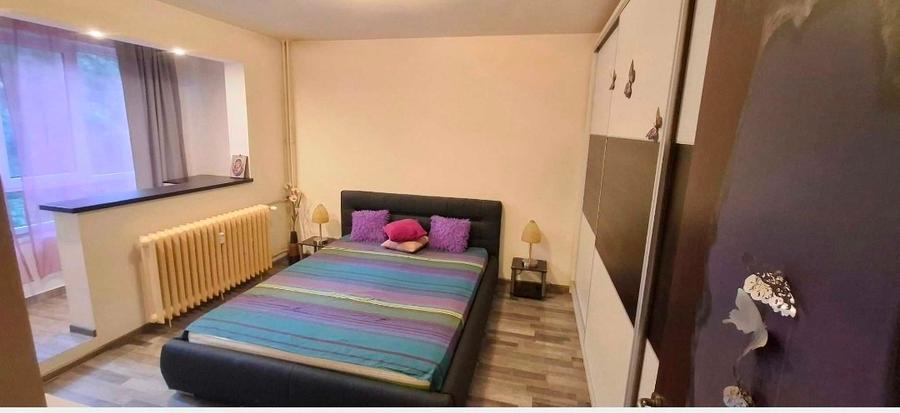 Apartament cu 3 camere decomandat în Drumul Taberei