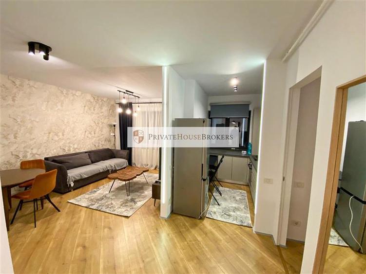 Apartament cu 2 camere semidecomandat, mobilat în Pipera