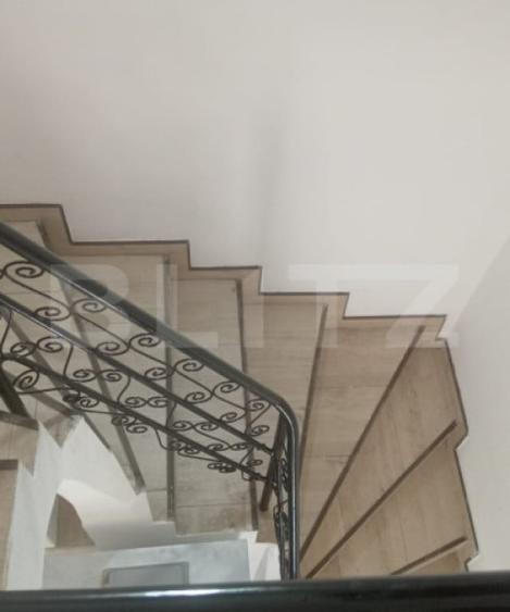 Casă cu 5 camere cu Teren 60 Mp în Astra