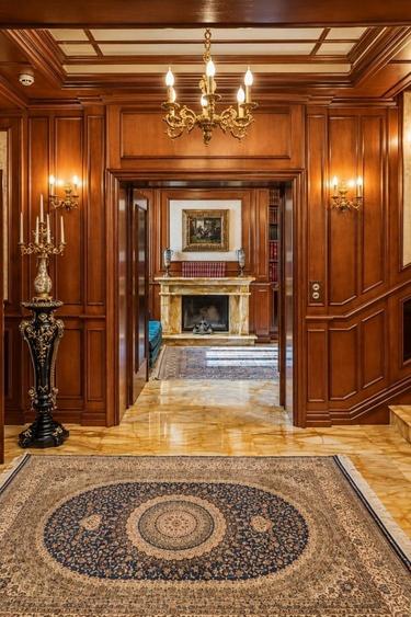 Casă cu 9 camere cu Garaj în Primăverii