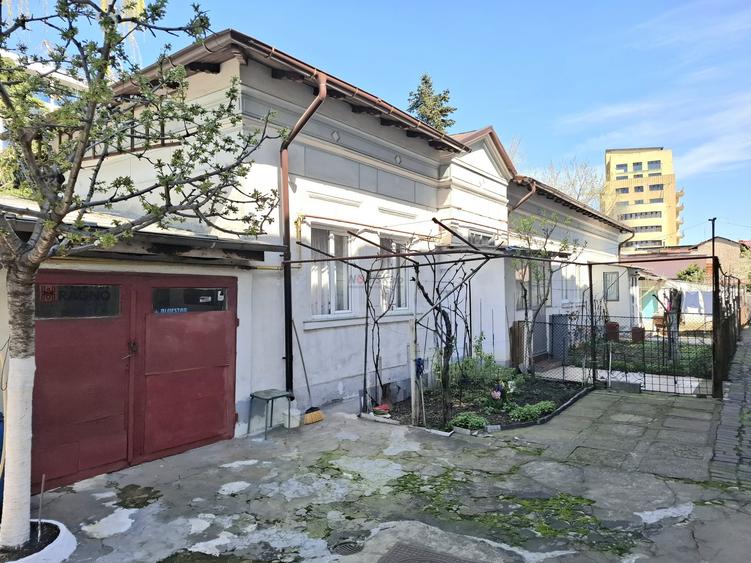 Casă individuală cu 5 camere cu Canalizare în Polonă