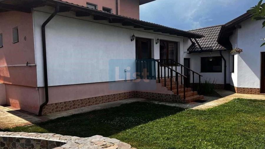 Casă cu 4 camere cu Garaj în Cordun
